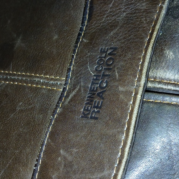 Kenneth Cole Reaction Messenger Bag - Picture 2 of 9